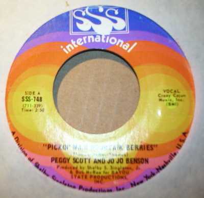 PEGGY SCOTT AND JO JO BENSON — PICKIN' WILD MOUNTAIN BERRIES / PURE LOVE AND PLEASURE record label scan