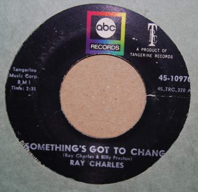 RAY CHARLES — SOMETHING'S GOT TO CHANGE / IN THE HEAT OF THE NIGHT record label scan