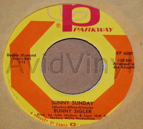 BUNNY SIGLER — SUNNY SUNDAY / LOVEY DOVEY record label scan