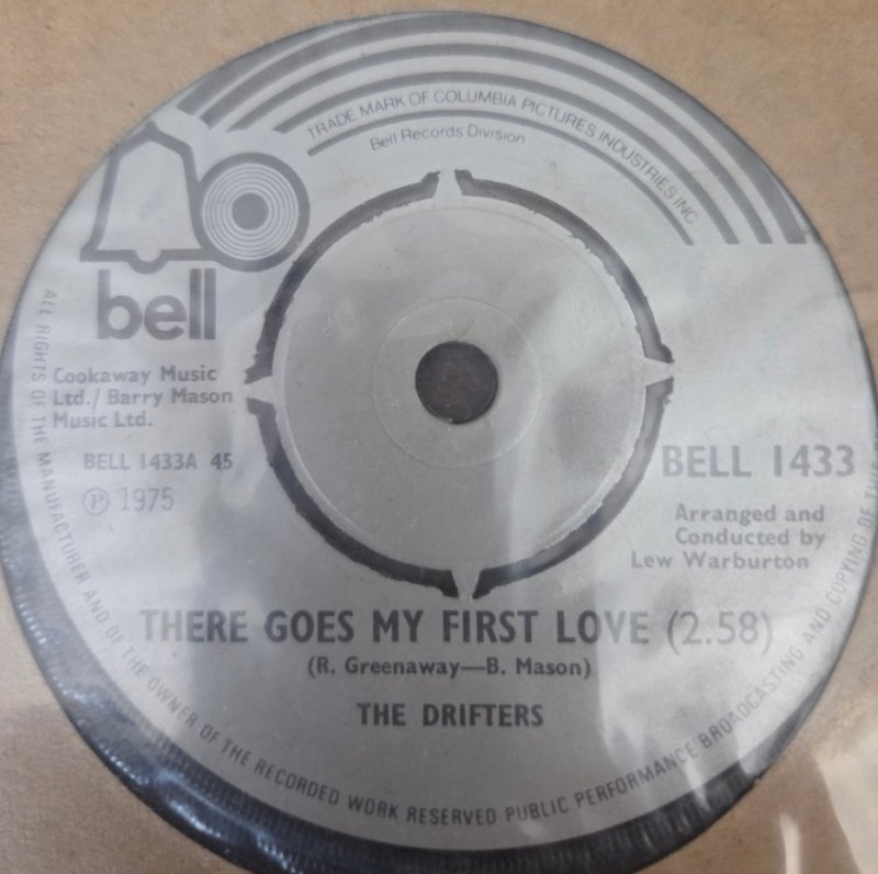 DRIFTERS — THERE GOES MY FIRST LOVE / DON'T CRY ON THE WEEKEND record label scan