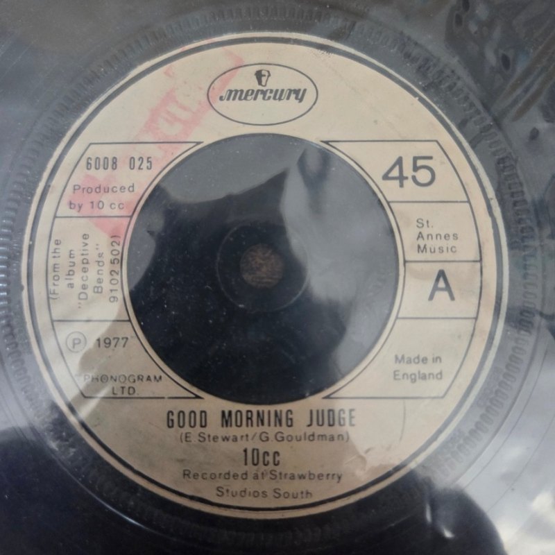10CC — GOOD MORNING JUDGE / DON'T SQUEEZE ME LIKE TOOTHPASTE record label scan
