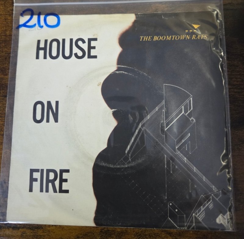 THE BOOMTOWN RATS — HOUSE ON FIRE / EUROPE LOOKED UGLY record label scan