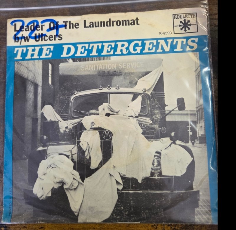 DETERGENTS — LEADER OF THE LAUNDROMAT / ULCERS record label scan