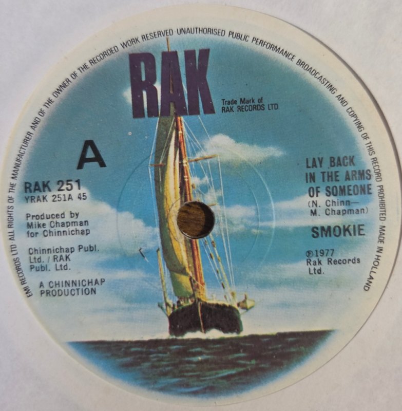 SMOKIE LAY BACK IN THE ARMS OF SOMEONE / HERE LIES A MAN