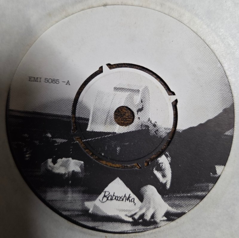 KATE BUSH — BABOOSHKA / RAN TAN WALTZ record label scan