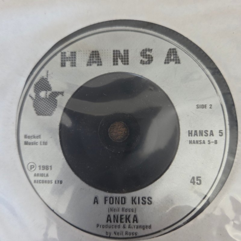 ANEKA — JAPANESE BOY / A FOND KISS record label scan