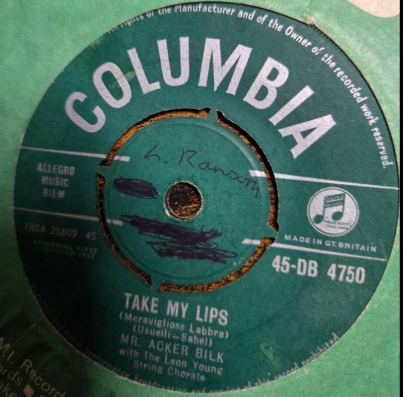 ACKER BILK — STRANGER ON THE SHORE / TAKE MY LIPS record label scan