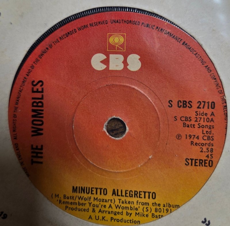 WOMBLES — MINUETTO ALLEGRETTO / WOMBLE BURROW BOOGIE record label scan