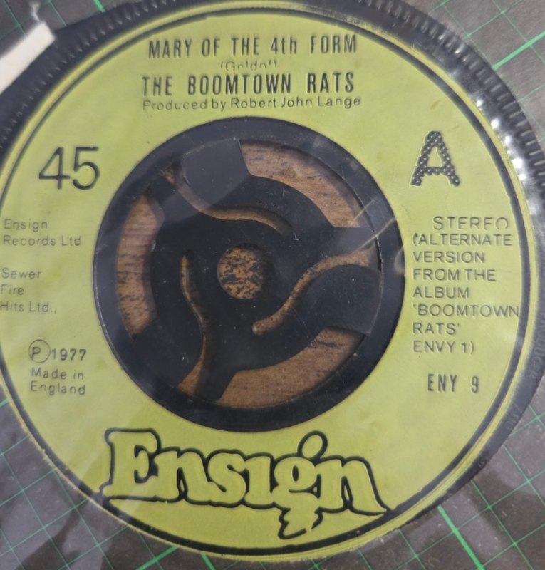 BOOMTOWN RATS — MARY OF THE 4TH FORM / DO THE RAT record label scan