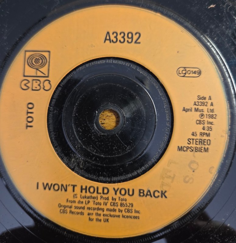 TOTO — I WON'T HOLD YOU BACK / AFRAID OF LOVE record label scan