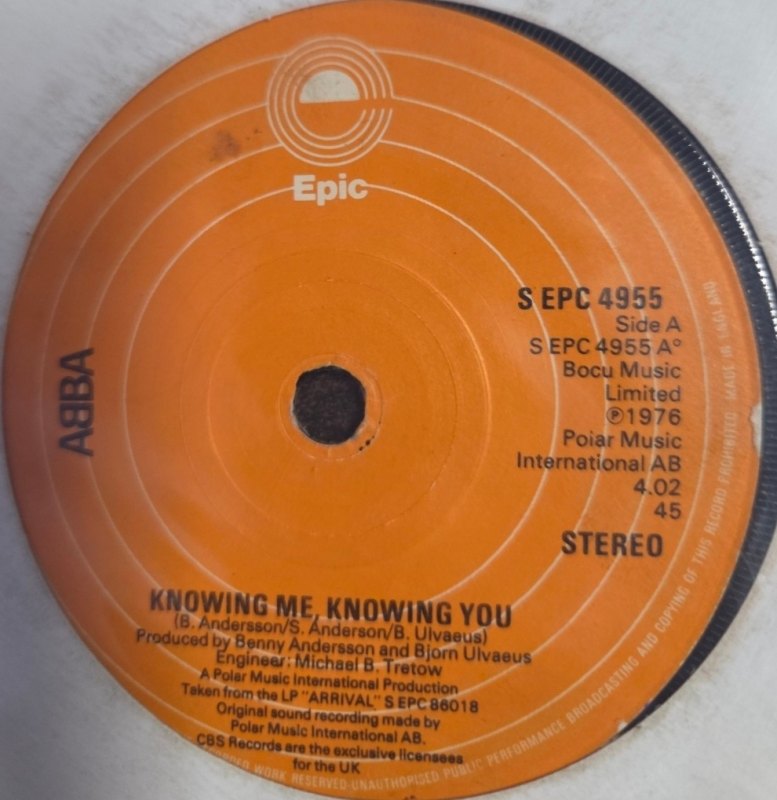 ABBA — KNOWING ME, KNOWING YOU / HAPPY HAWAII record label scan