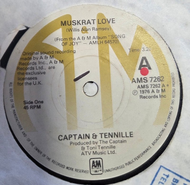CAPTAIN AND TENNILLE — MUSKRAT LOVE / HONEY COME LOVE ME record label scan