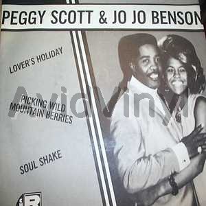 PEGGY SCOTT AND JO JO BENSON — LOVER'S HOLIDAY / PICKING WILD MOUNTAIN BERRIES / SOUL SHAKE record label scan