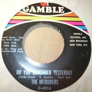 INTRUDERS — DO YOU REMEMBER YESTERDAY / I BET HE DON'T LOVE YOU record label scan