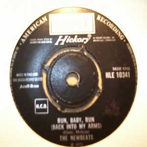 NEWBEATS — RUN BABY RUN / AM I NOT MY BROTHERS KEEPER record label scan